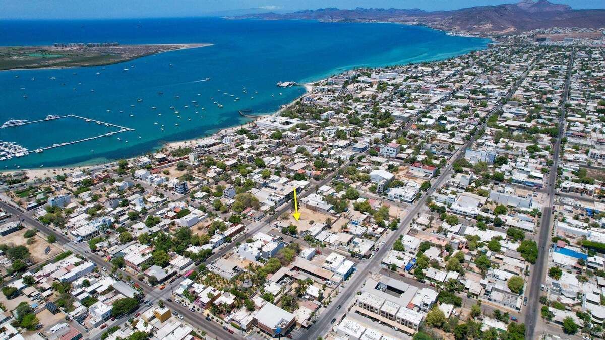 10 de 14: MALECON REFERENCIA