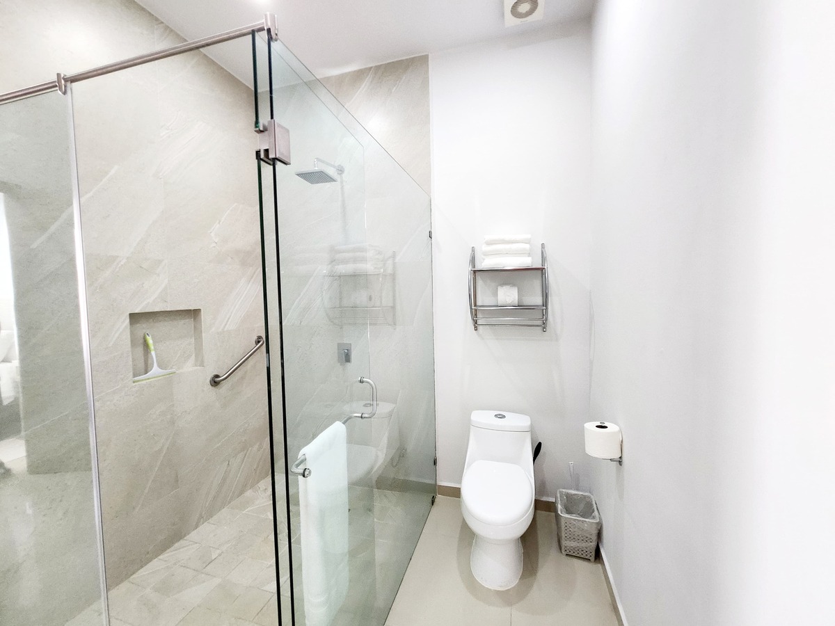 15 of 36: Baño