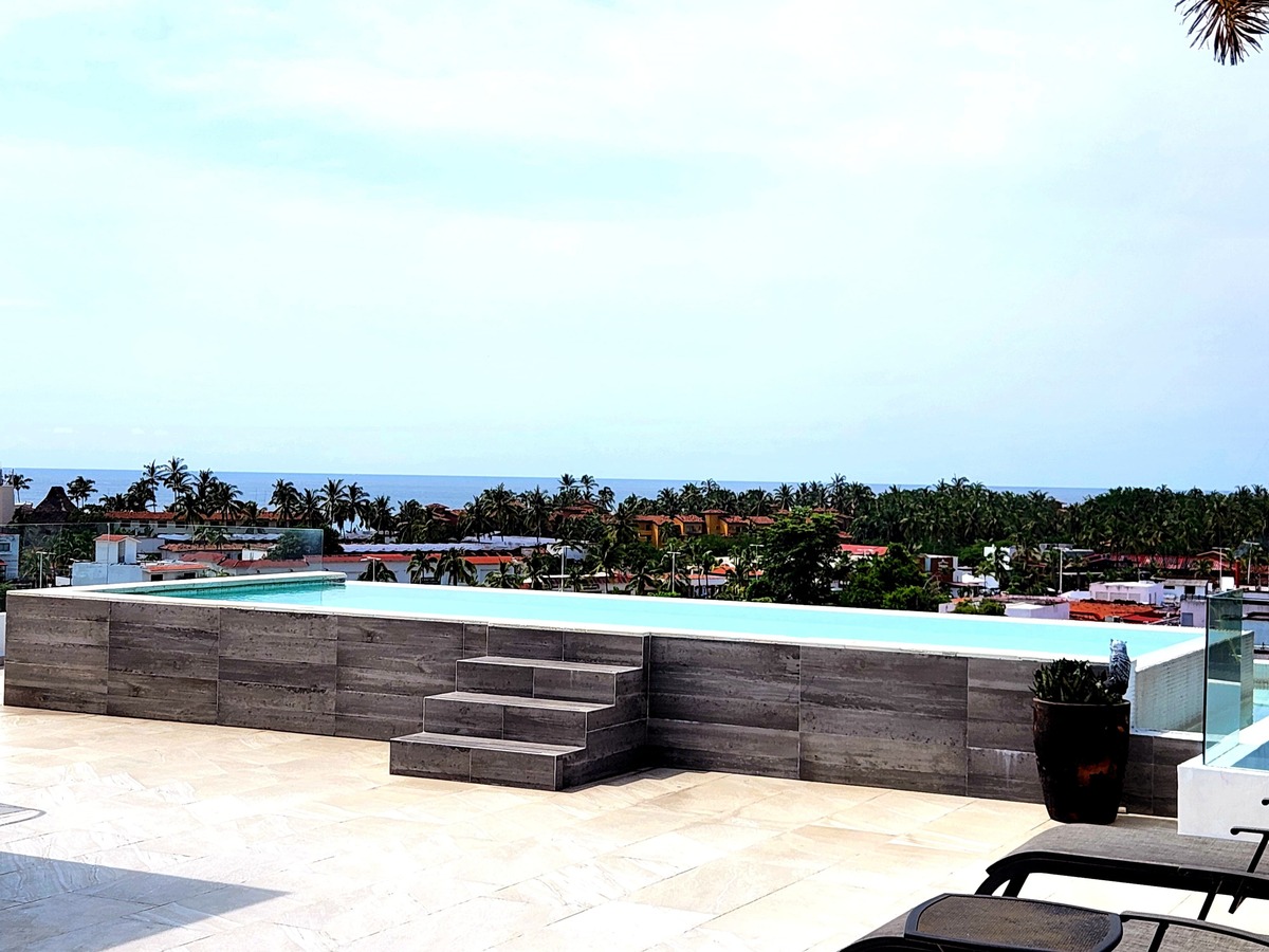 36 of 36: Alberca en el Roof Top