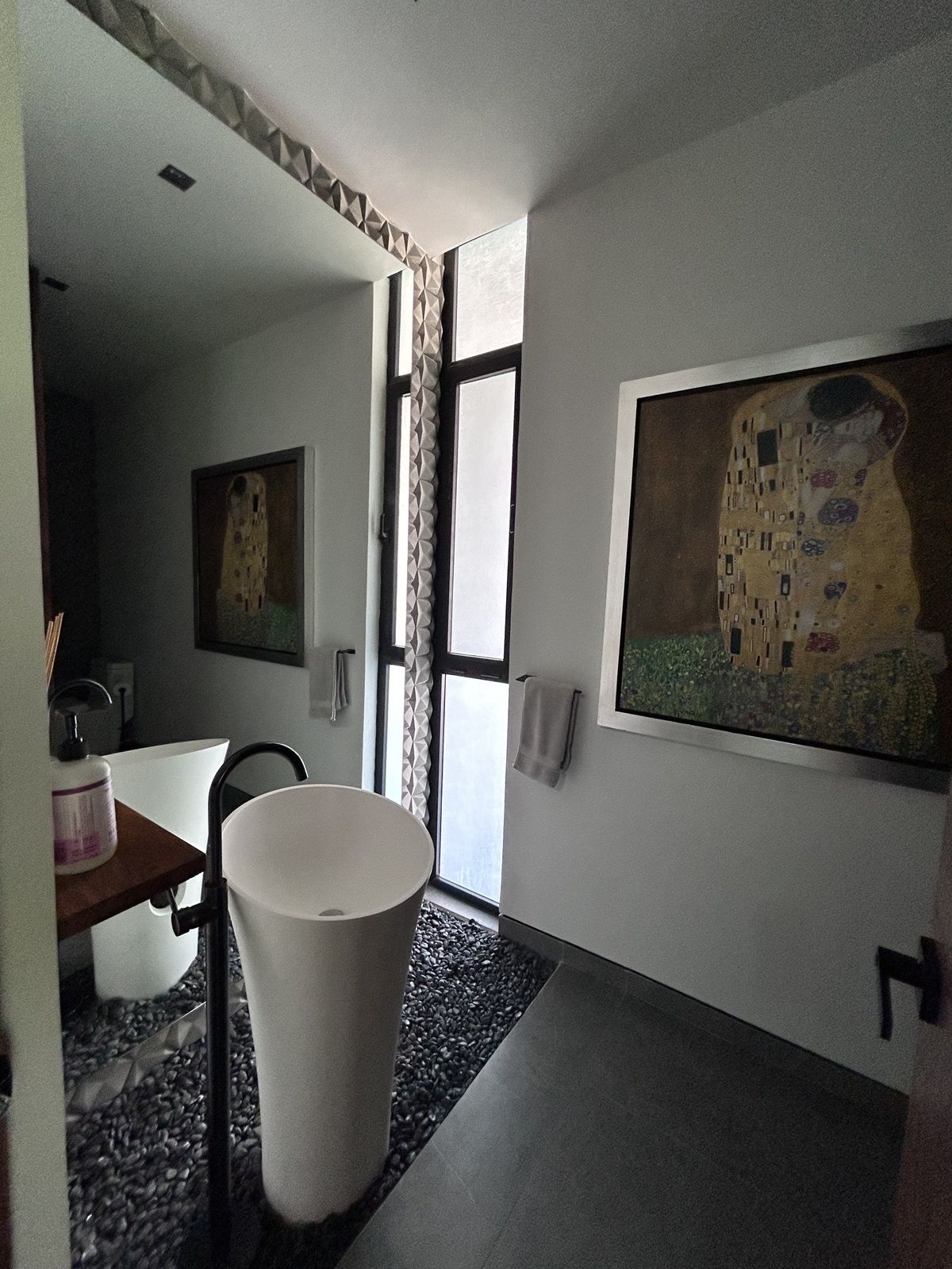 7 de 25: Baño de visitas planta baja