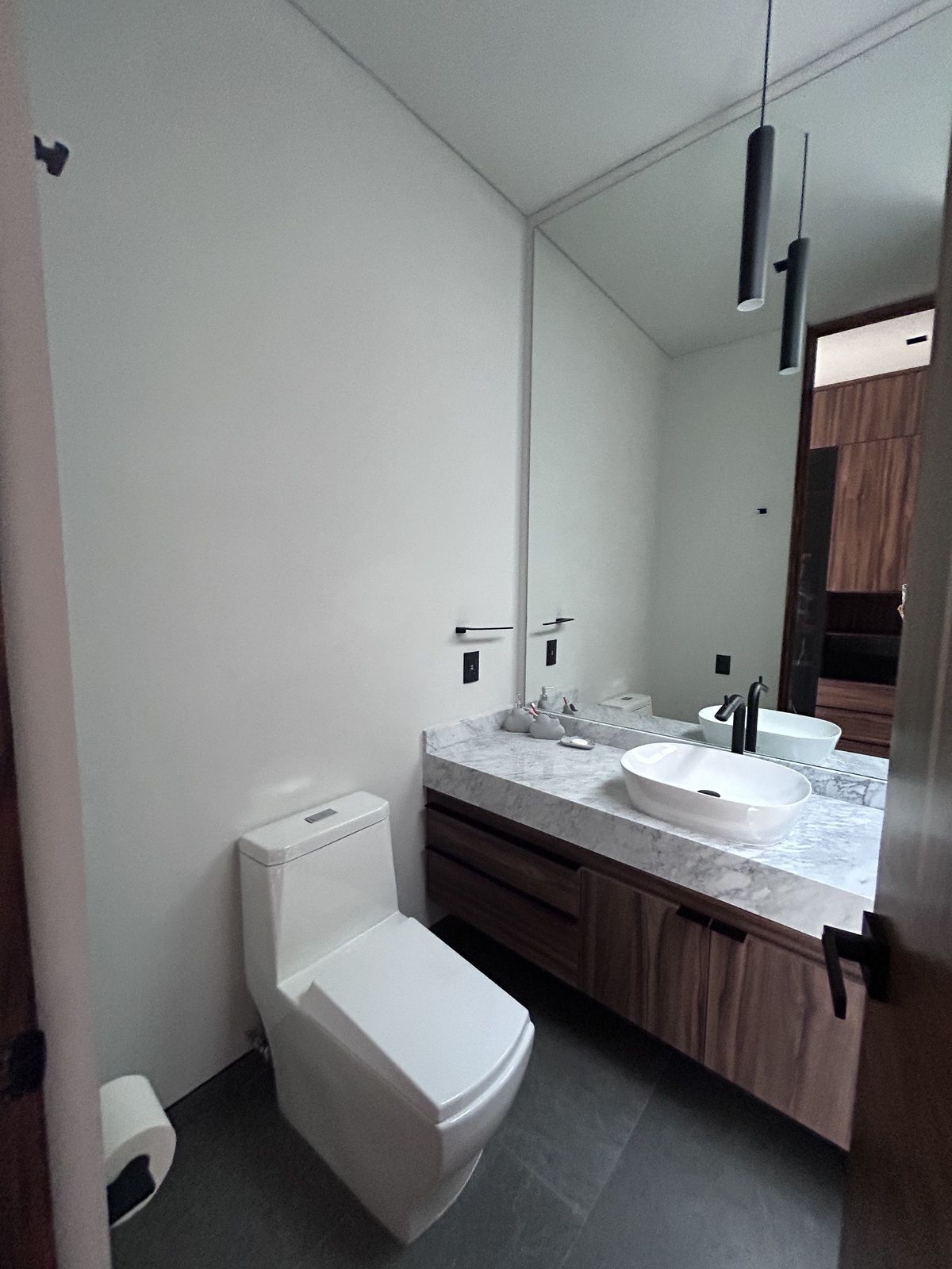 17 de 25: 2 baños completos para hab.secundarias