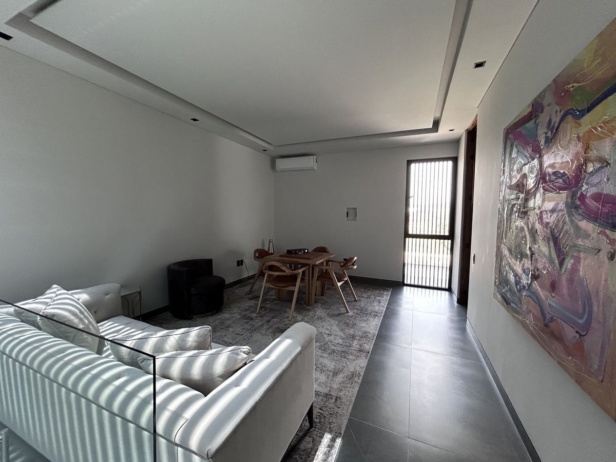 11 de 25: Sala cuarto de TV/ abierto planta alta