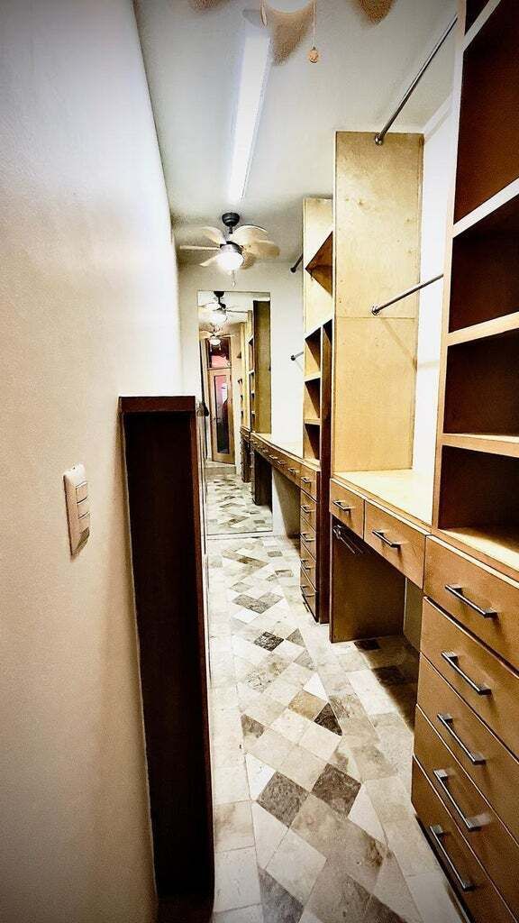 14 de 21: Vestidor recamara principal