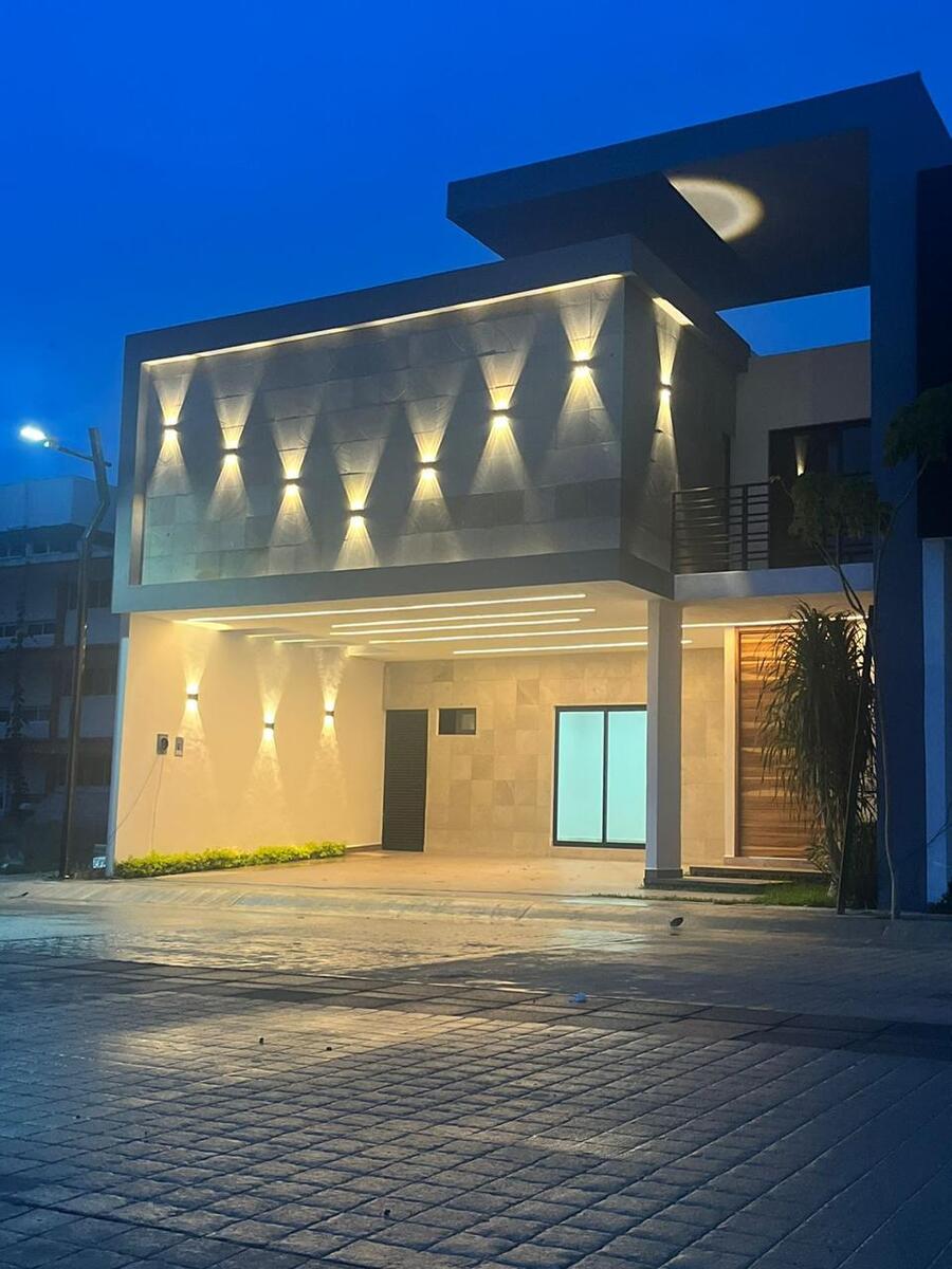 1 de 26: FACHADA