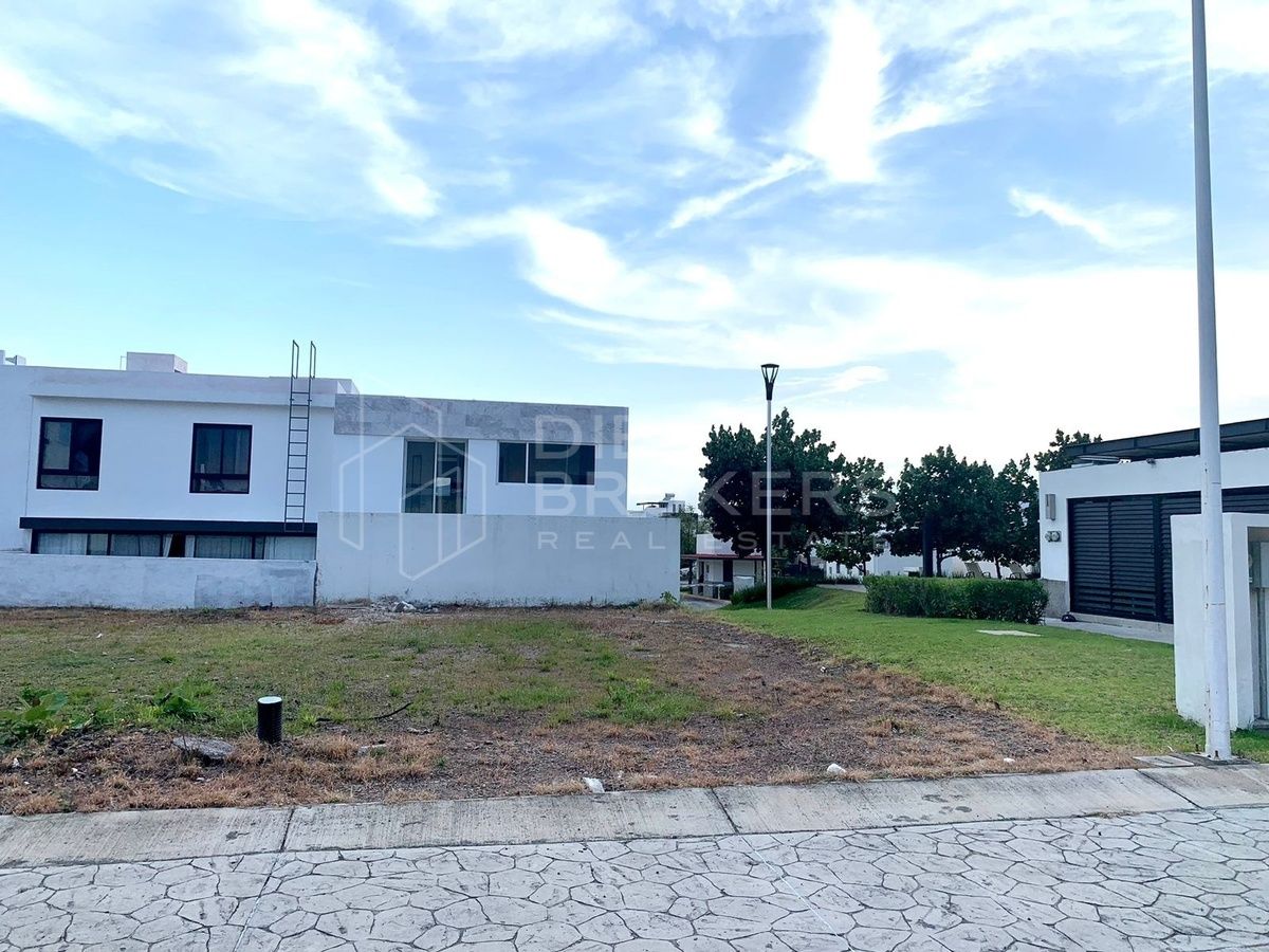 Terreno en venta en Residencial Adamar - foto 1