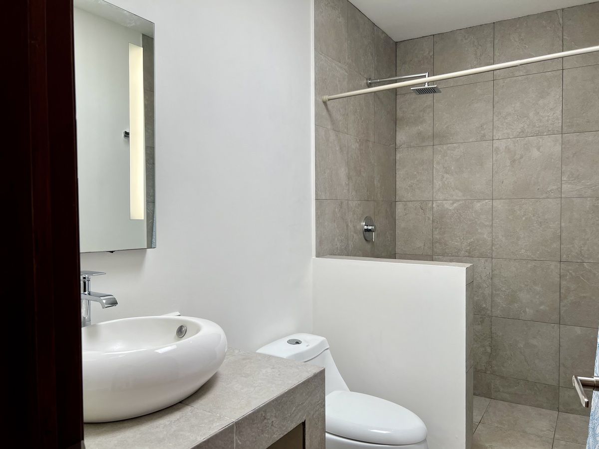 9 de 22: Baño secundario