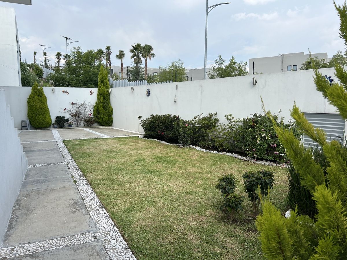 21 de 22: Jardín de casa y depto independiente