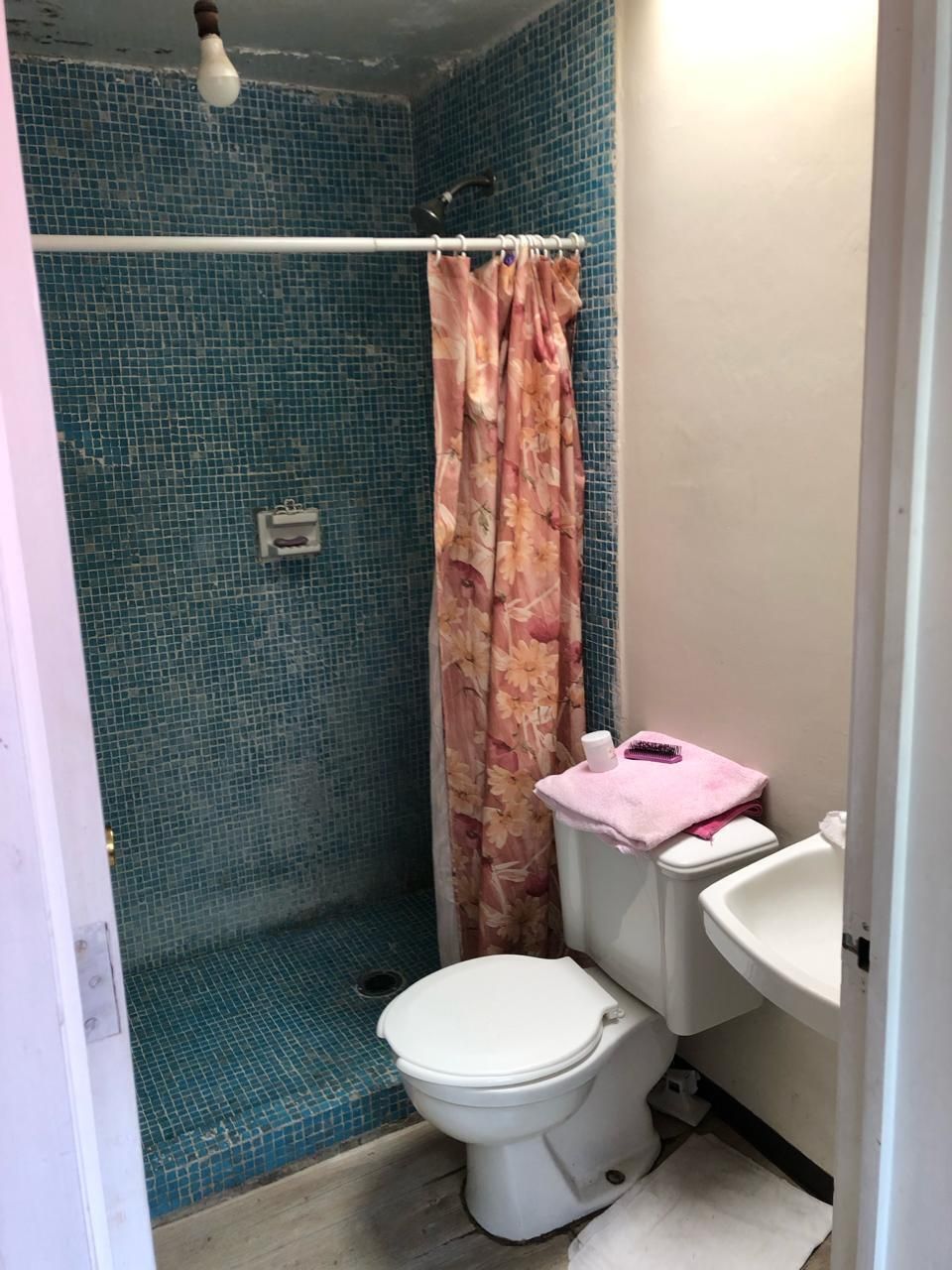 23 de 30: Baño cuarto de servicio