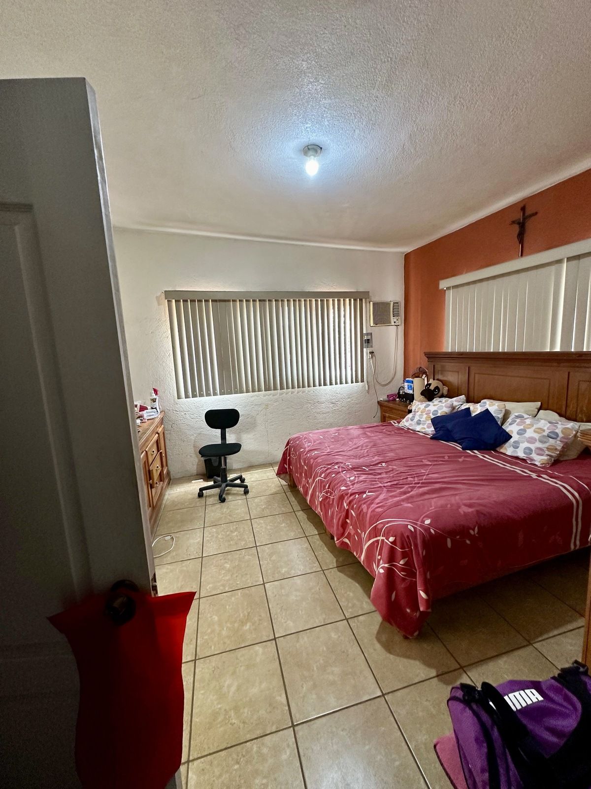 7 de 19: Recámara principal con vestidor y baño privado