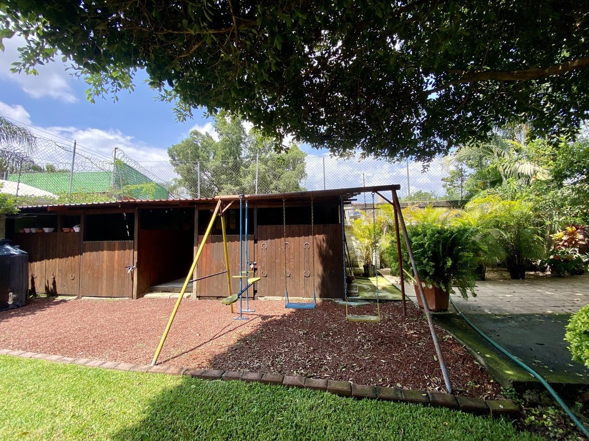 19 de 19: Caballerizas y juegos infantiles