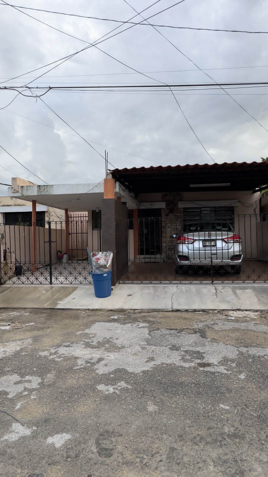 2 de 41: Frente y porch