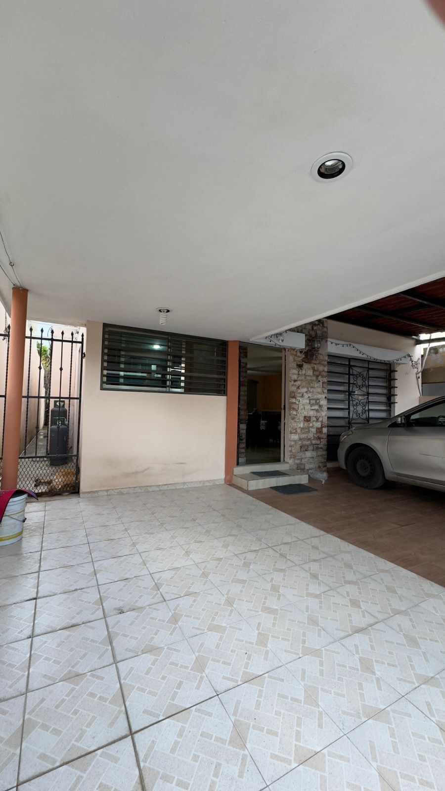 4 de 41: Terraza delantera