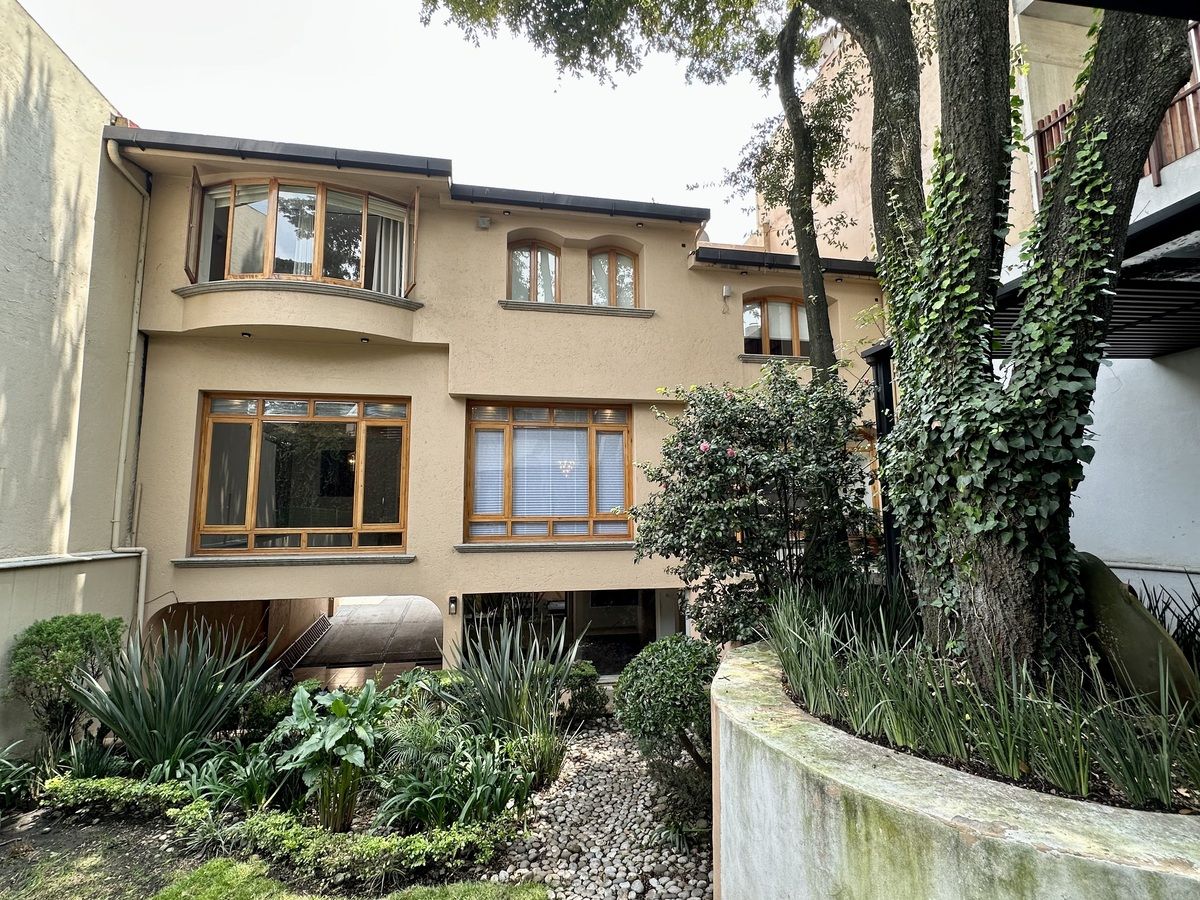 LINDA CASA PARA ALUGAR EM JARDINS NA MONTANHA, foto 1 de 46