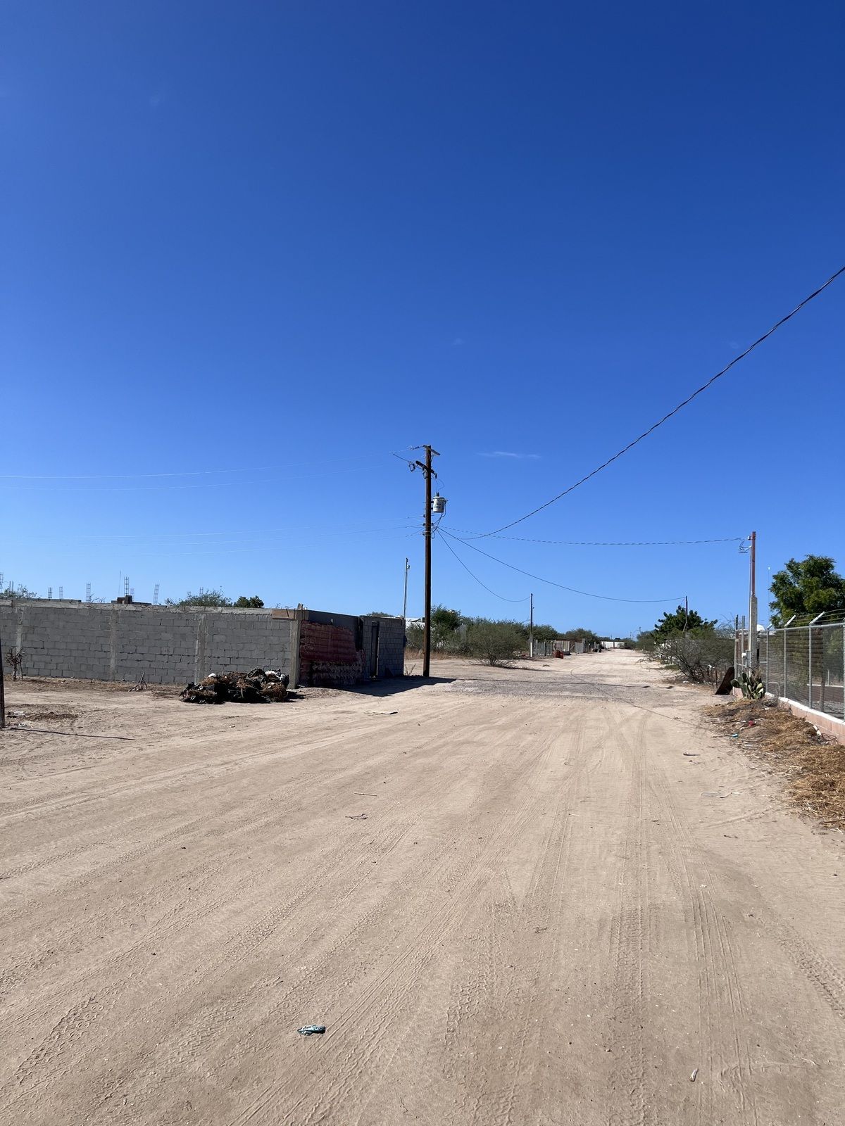 8 of 11: Calle que pasa por enfrente