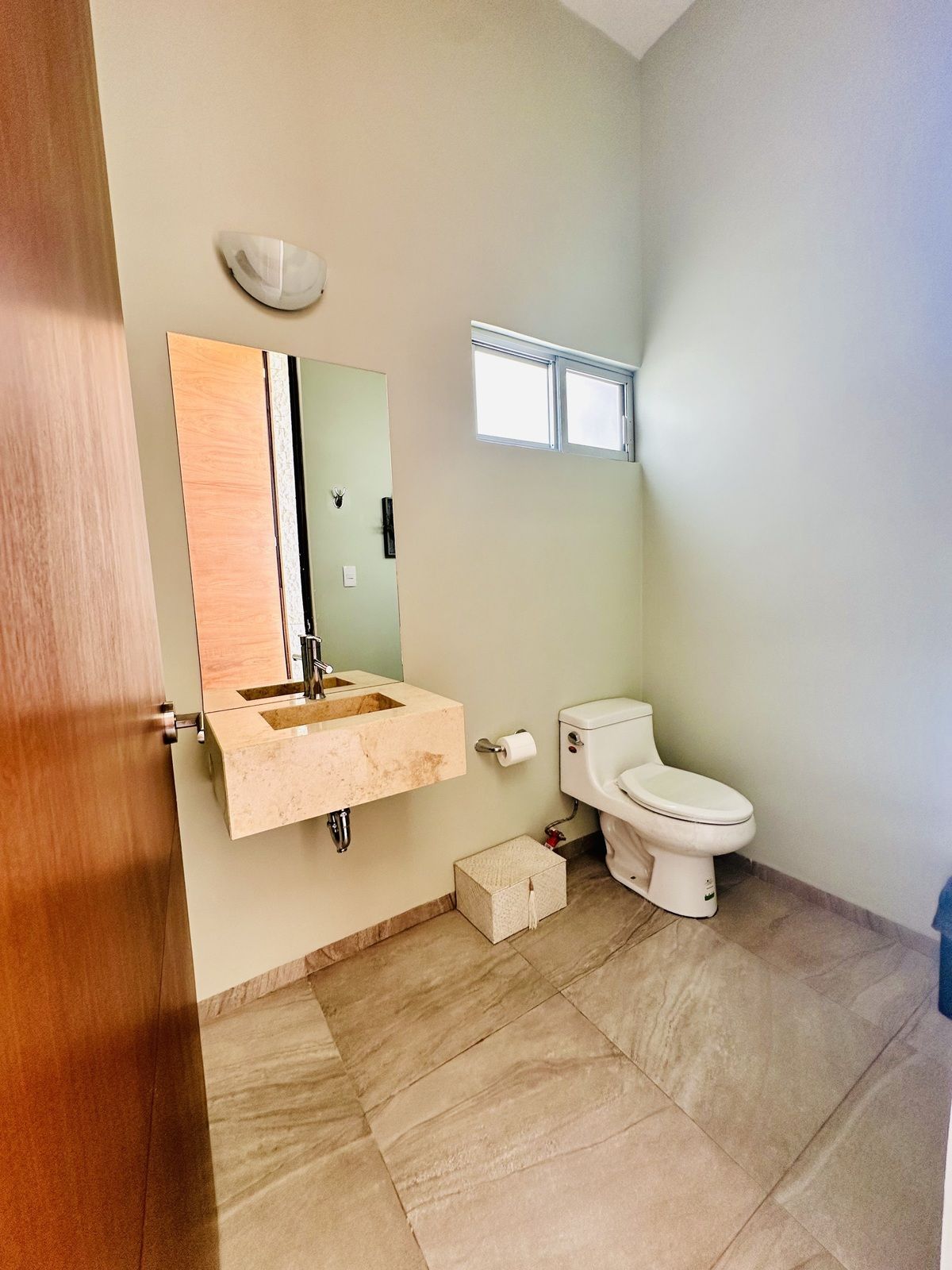 4 de 43: 1/2 baño de visitas
