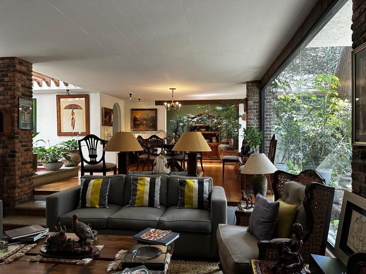 5 of 20: Sala y Comedor con vista al jardín