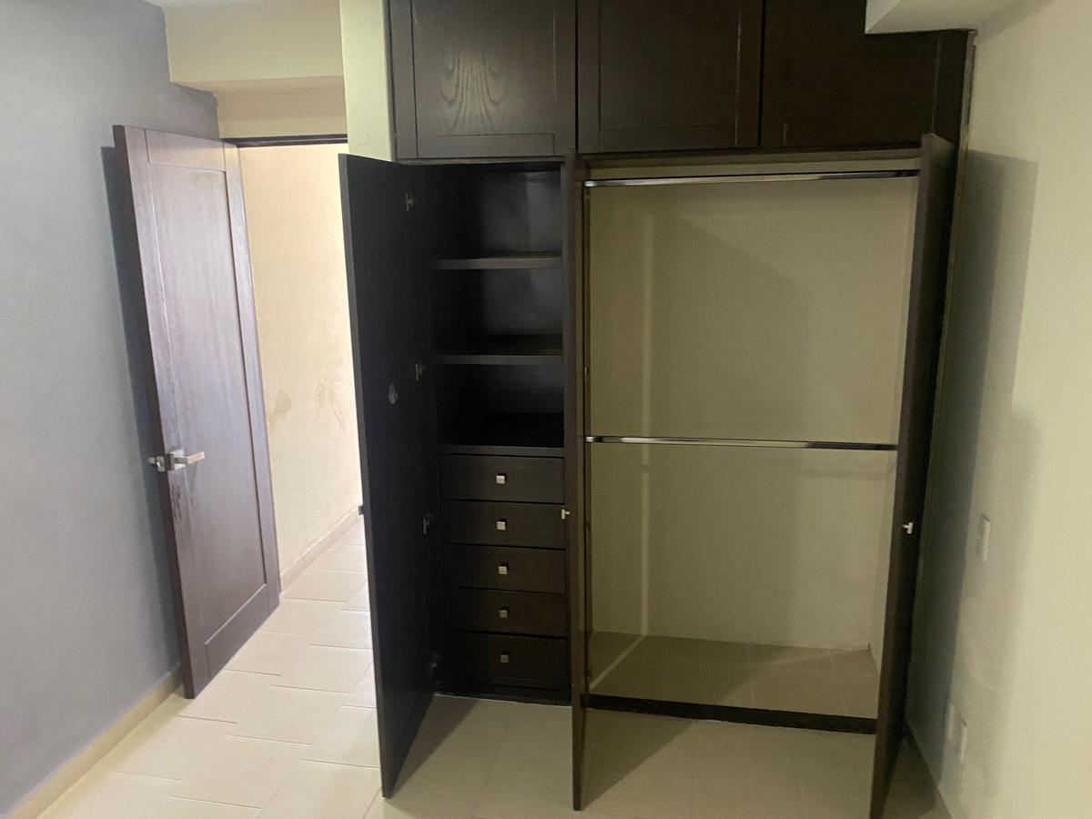 17 of 28: CLOSET REC. 2