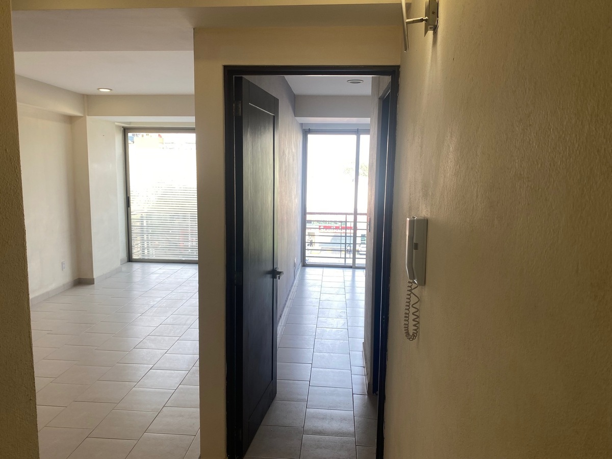 24 of 28: PASILLO RECAMARAS