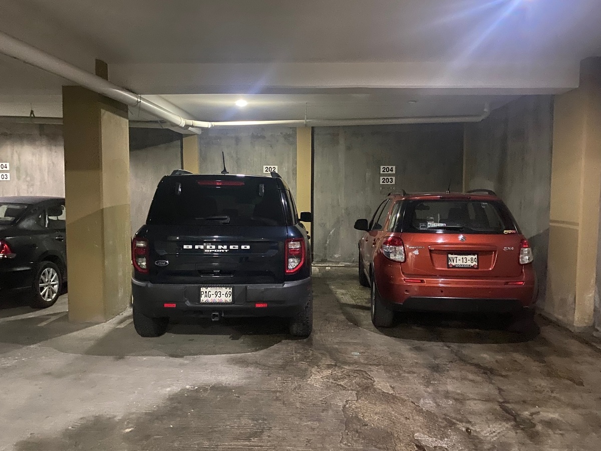 28 of 28: ESTACIONAMIENTO