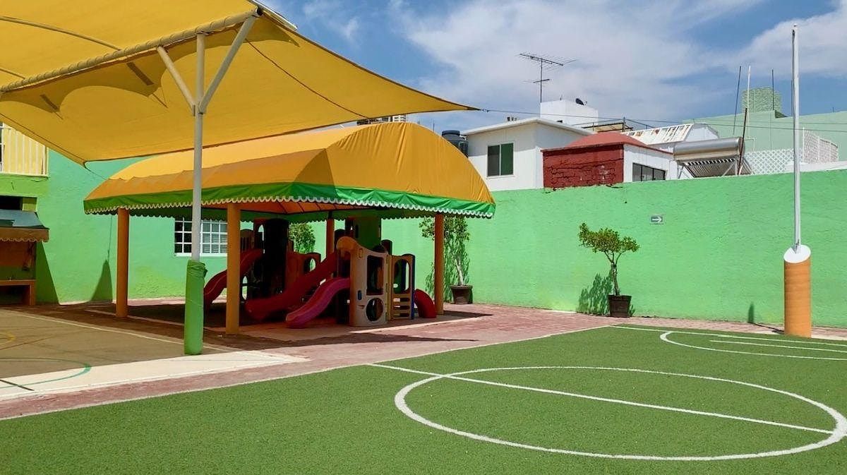 CASA EN VENTA CON USO DE SUELO PARA ESCUELA, CORPORATIVO, GYM ETC - foto 4