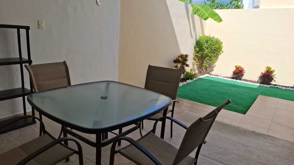 11 of 29: Terraza techada con área social