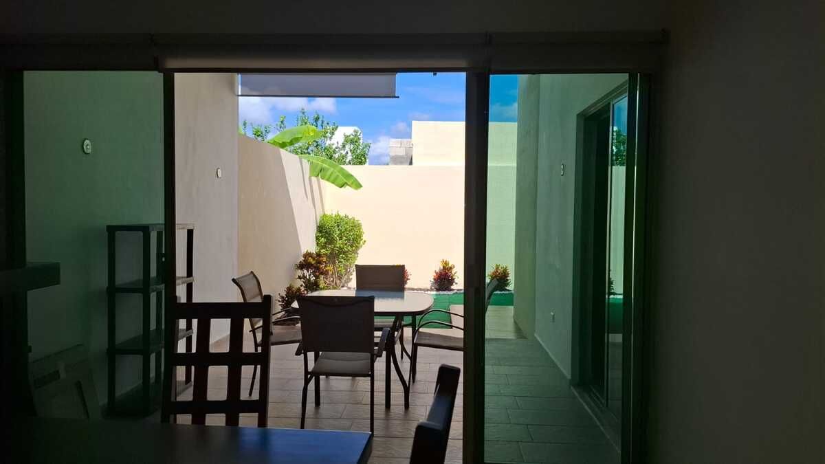 10 of 29: Comedor con vista a la terraza