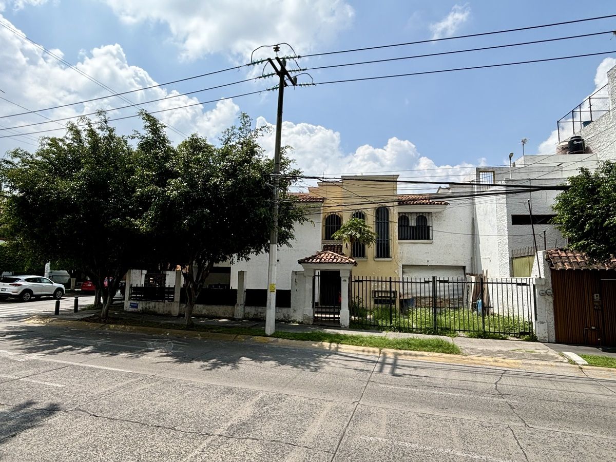 Av Rafael Sanzio Esquina para fines comerciales