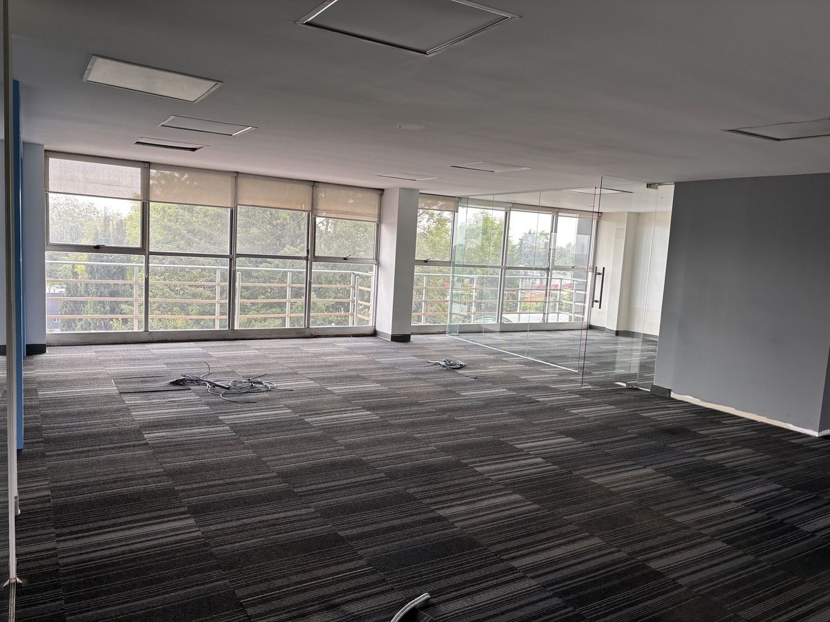 Amplia oficina en colonia florida