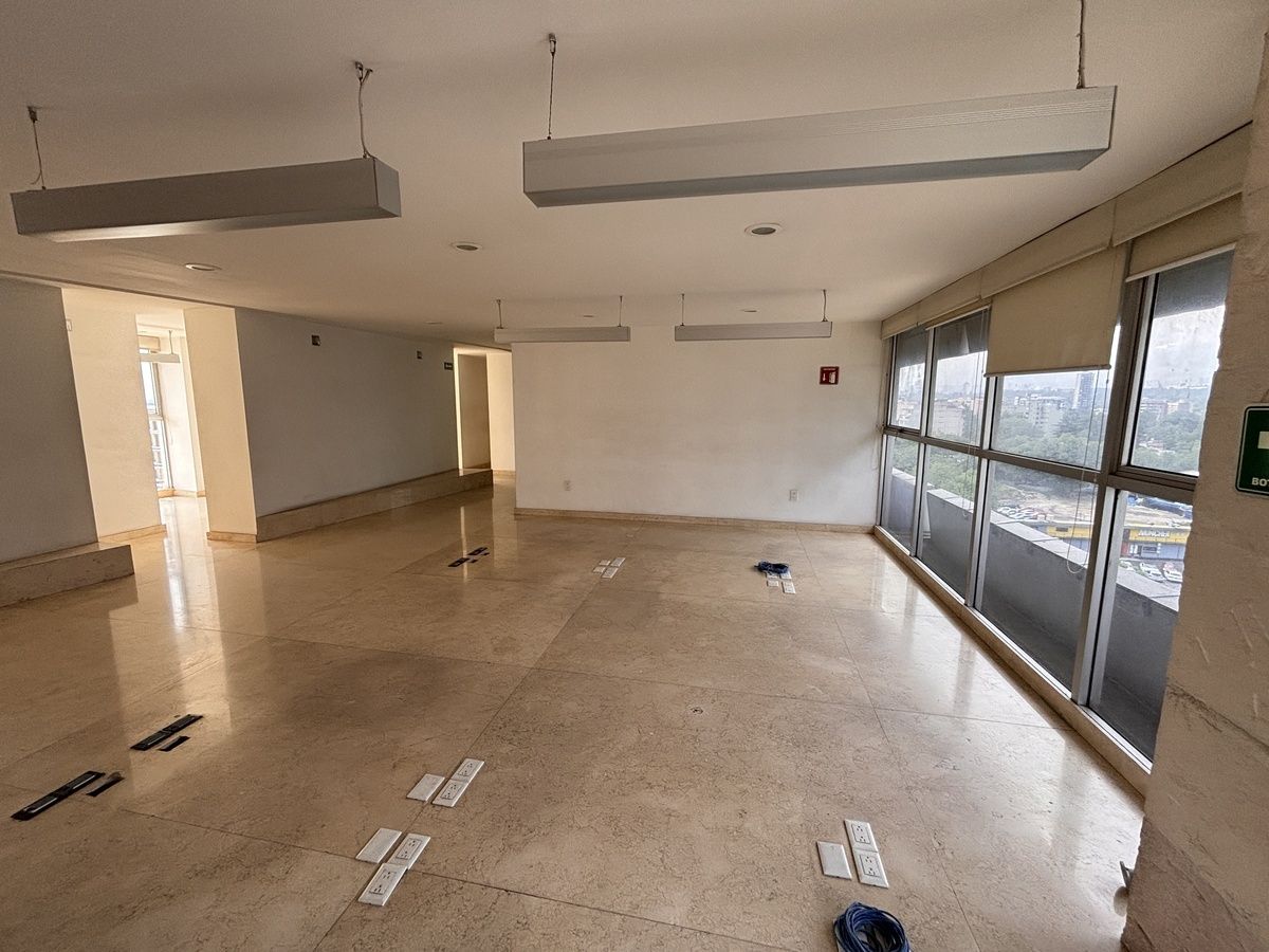 AMPLIA OFICINA EN COLONIA FLORIDA