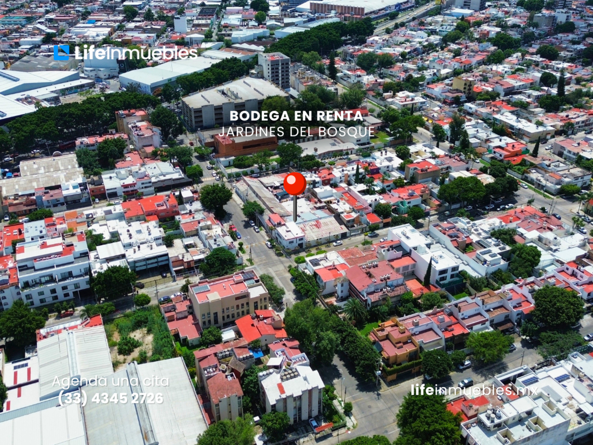 ¡Bodega comercial de 900 m² en renta!