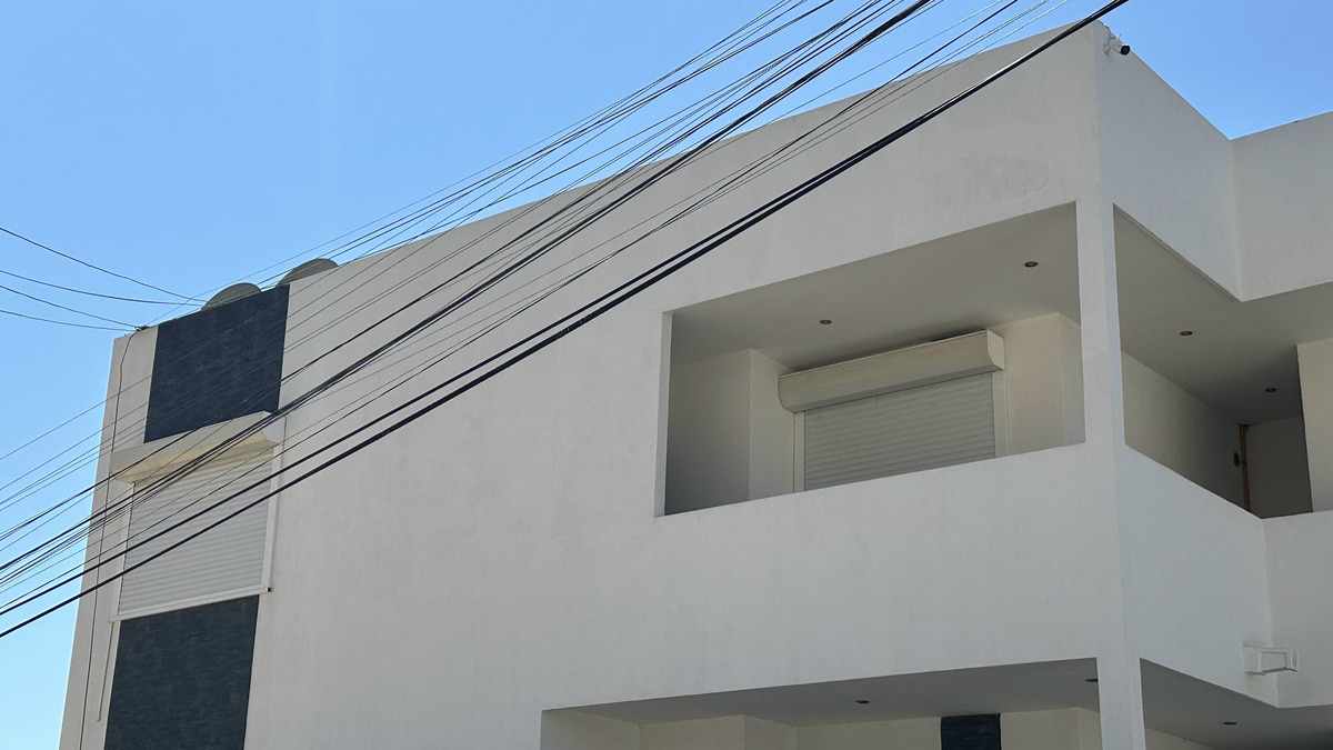 2 of 15: Ventanas Anti Huracanes