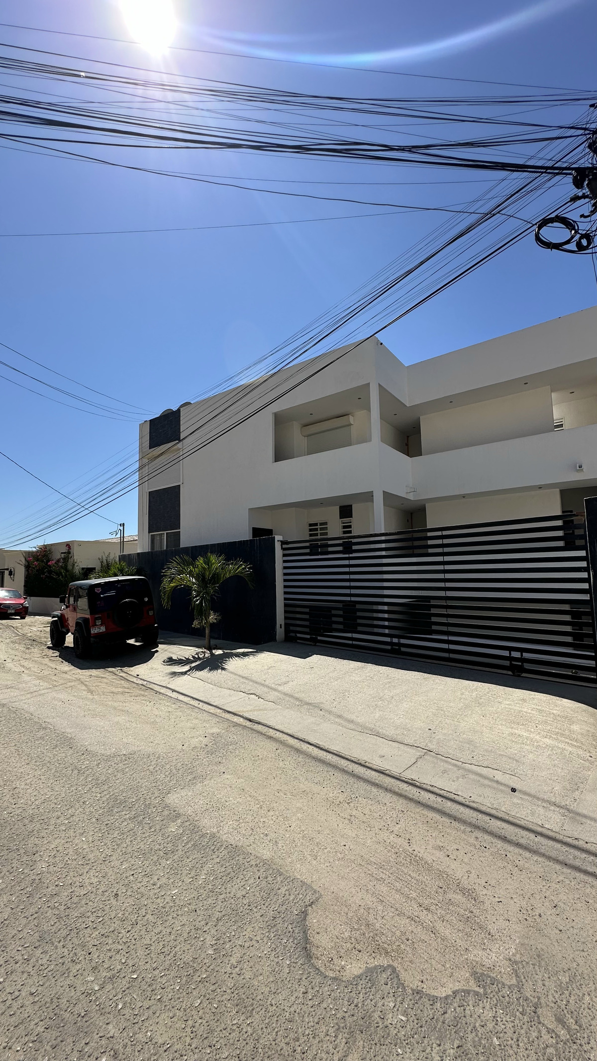 1 of 15: Portón de estacionamiento automatico