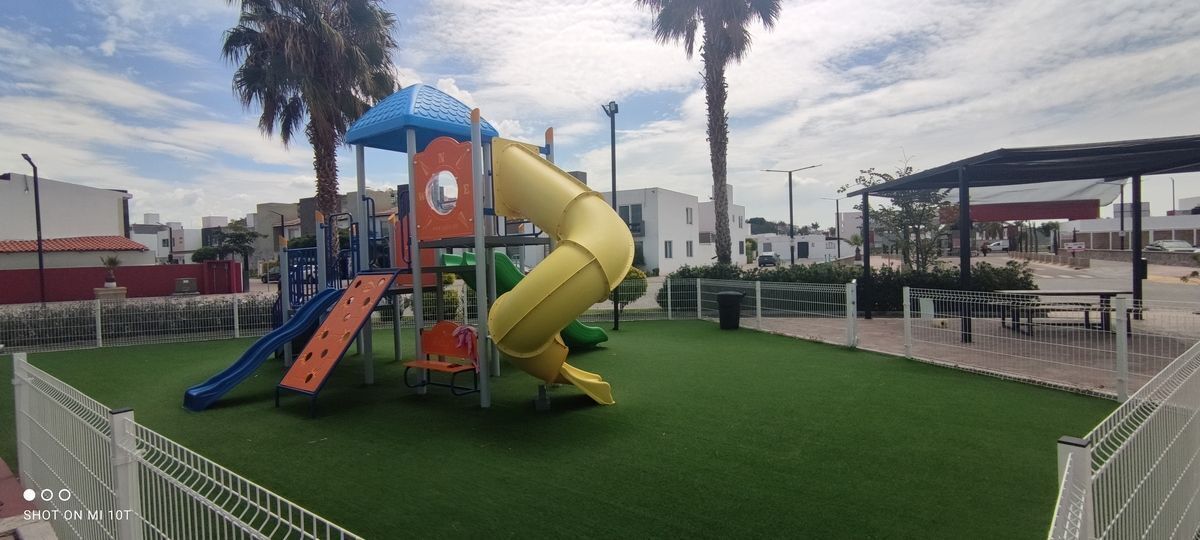 Venta Casa Fracc san jerónimo junto al nuevo HEB Corregidora