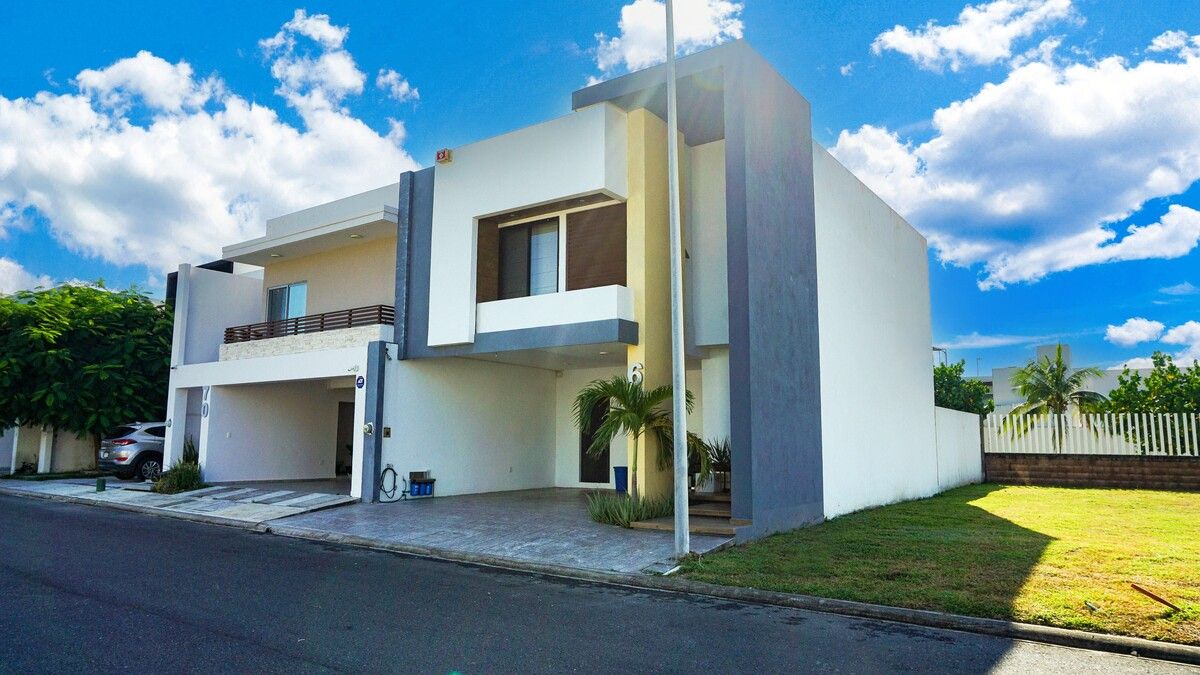 Casa en venta en Fracc. Lomas de la Rioja. ALVARADO, VERACRUZ