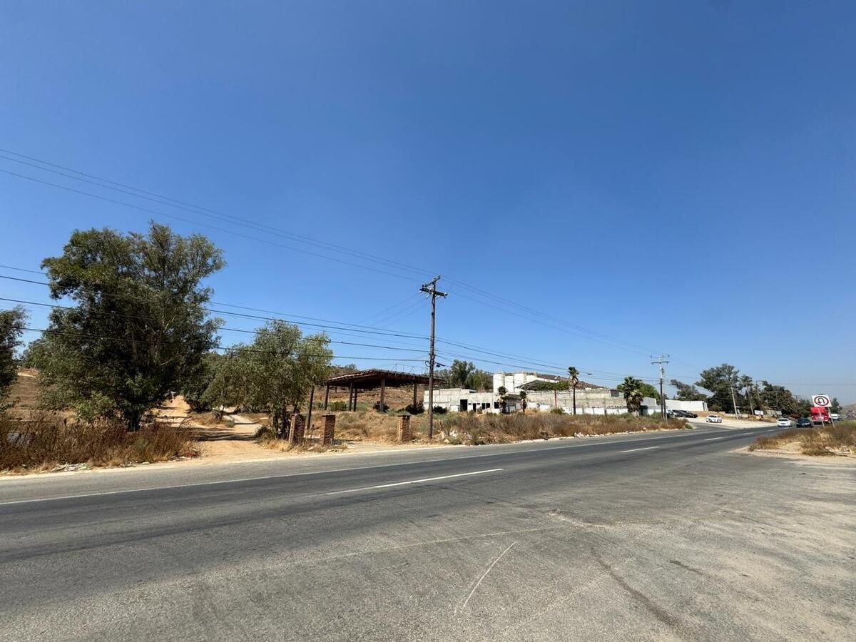 Terreno en VENTA a un costado de la TOYOTA 8,305.41 m² - foto 4