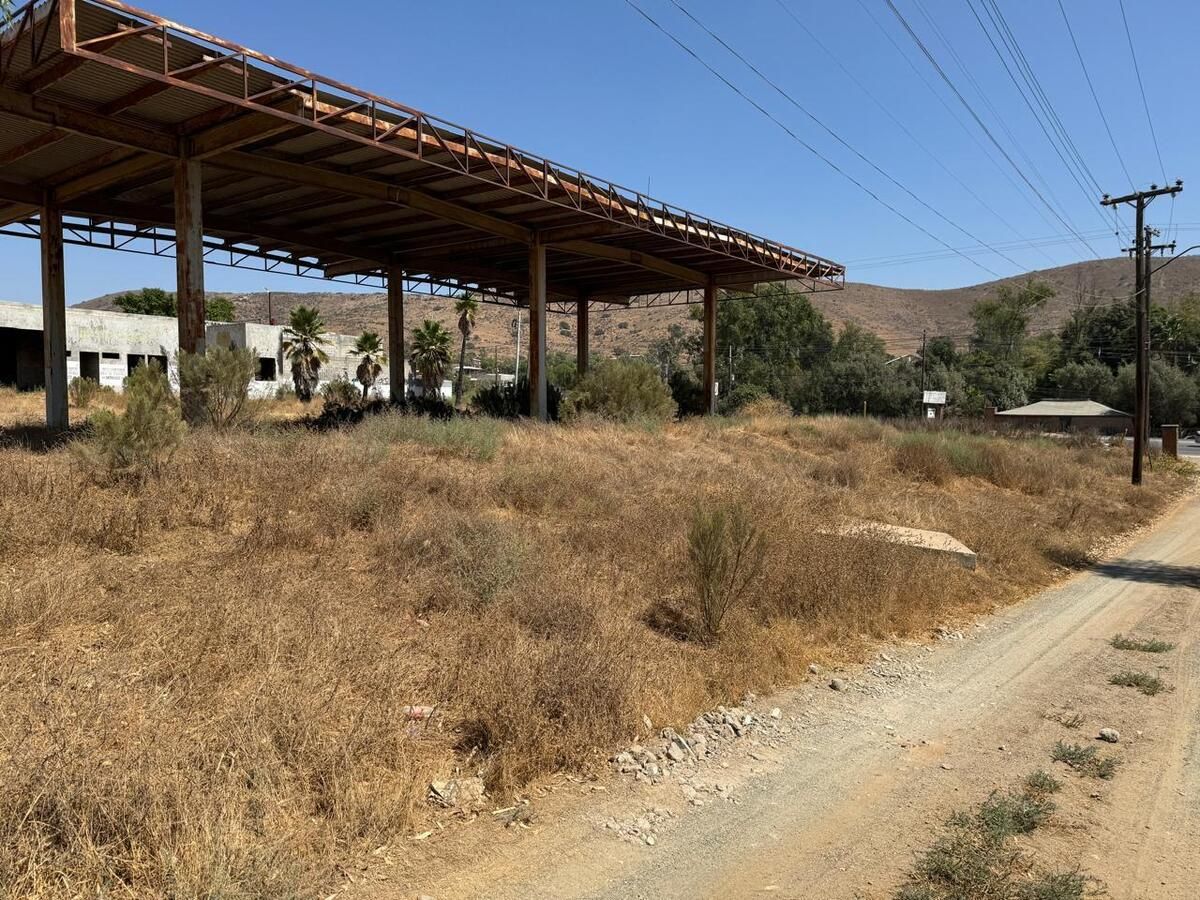 Terreno en VENTA a un costado de la TOYOTA 8,305.41 m² - foto 3