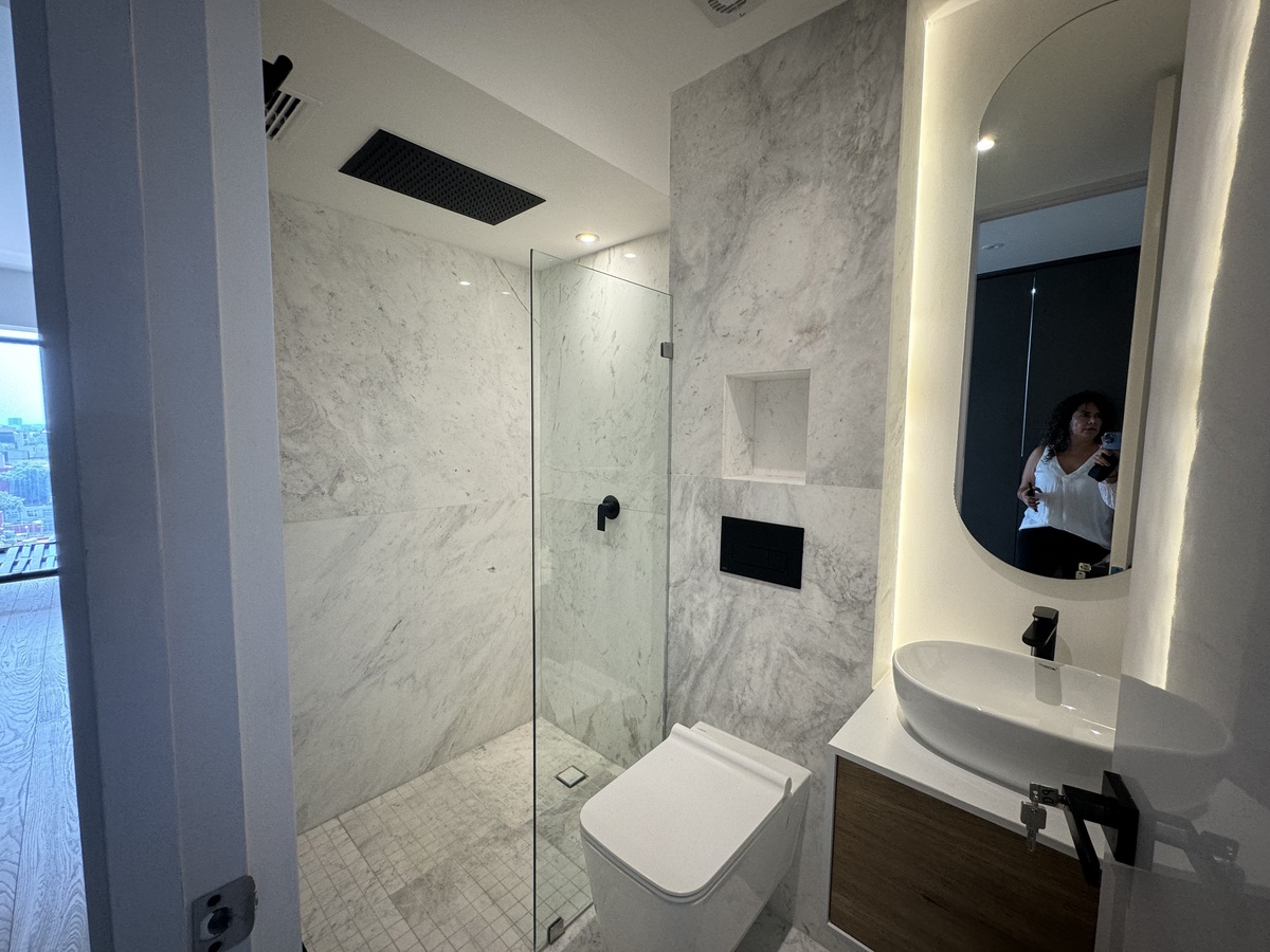 10 of 34: Baño completo
