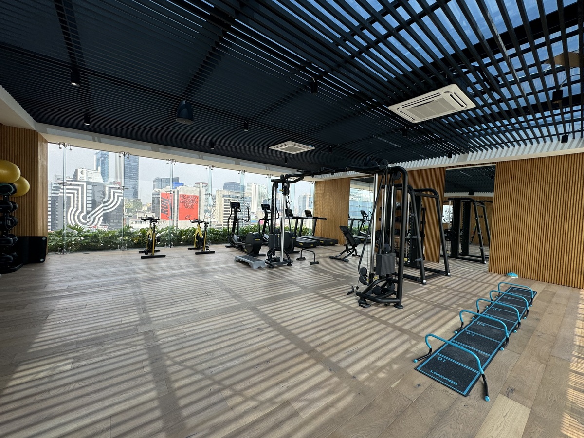 19 of 34: Gimnasio