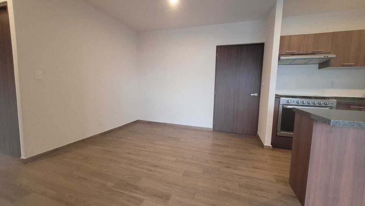 4 of 25: Estancia de TV