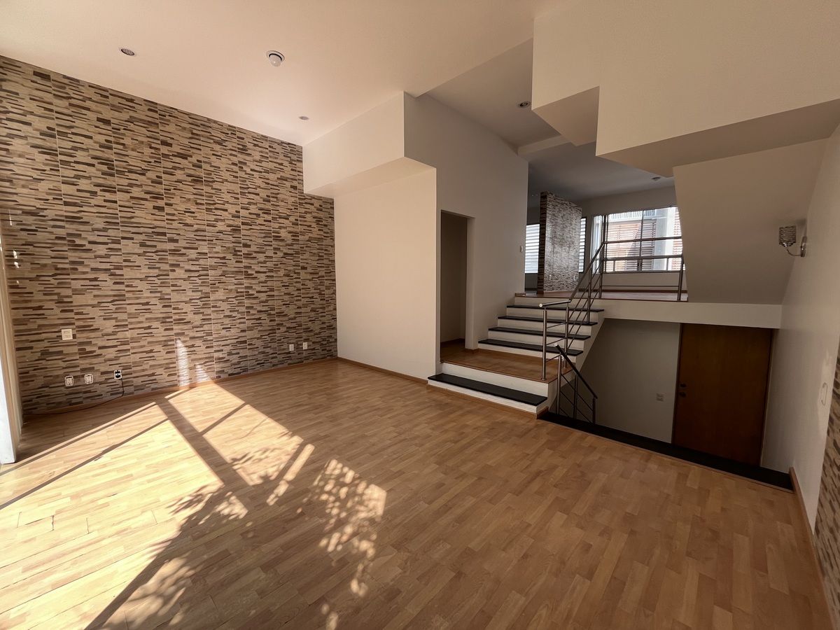 1 de 24: https://www.easybroker.com/agent/properties/casa-en-venta-de
