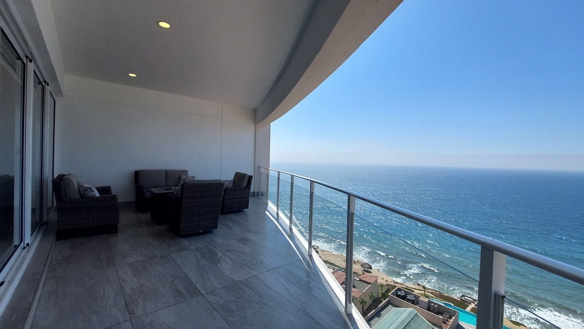 2 de 38: Spacious main terrace, perfect for relaxing and entertaining