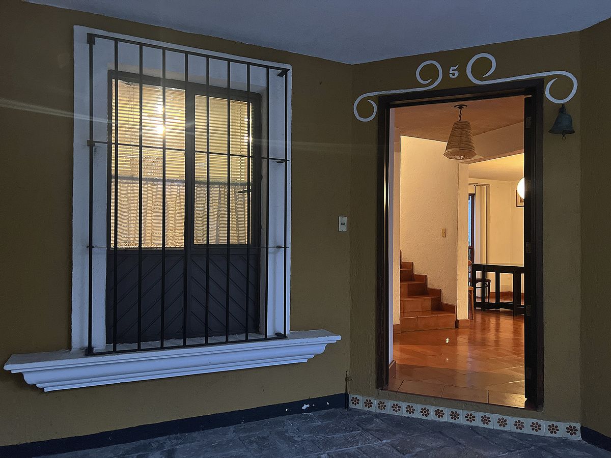 2 de 19: Entrada a la casa