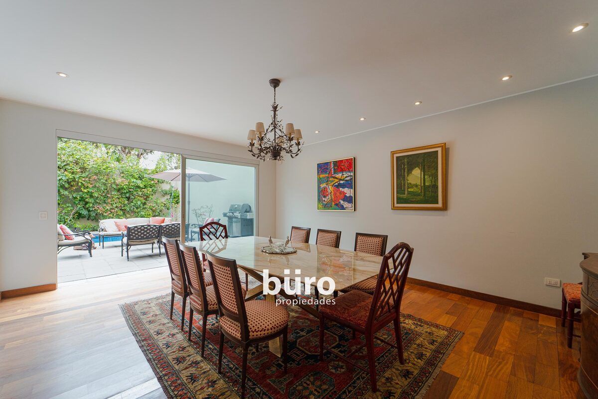 7 de 38: Comedor Separado con Salida al Jardín, Terraza y Piscina