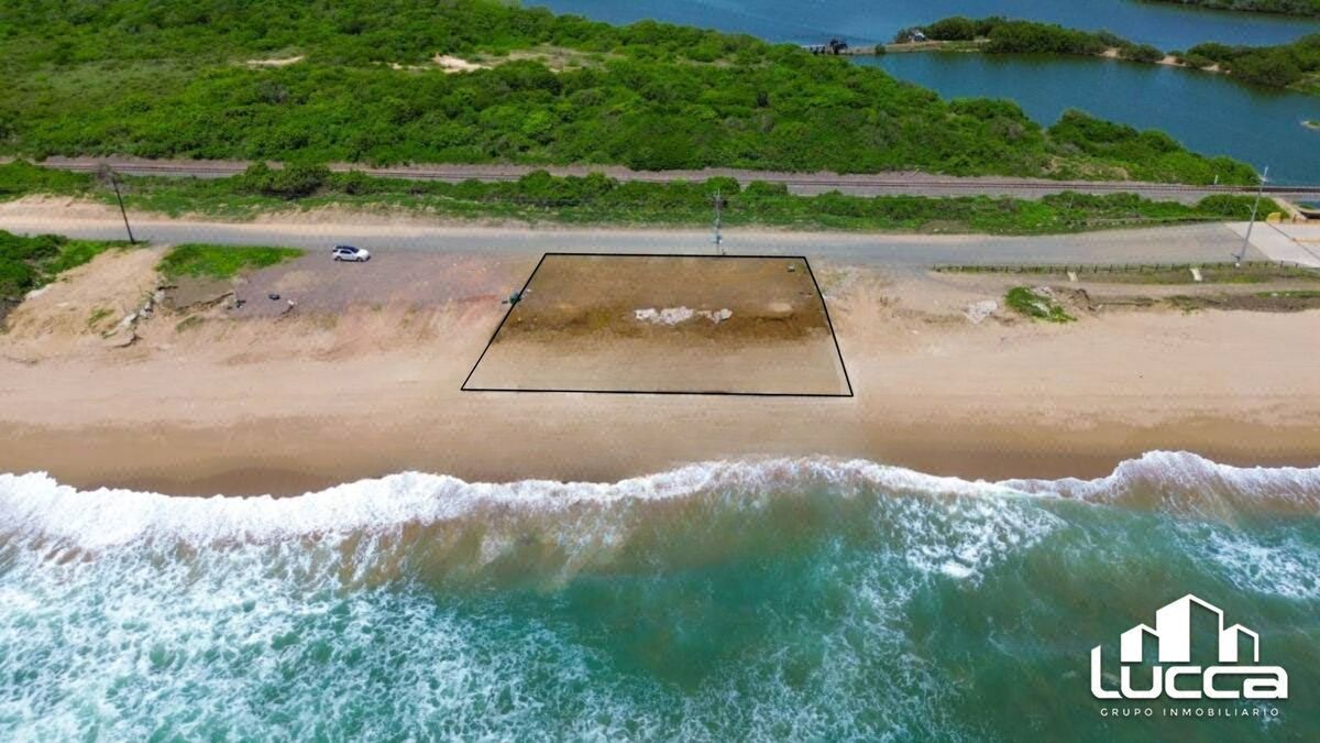 Terreno en venta a Pie de Playa en Playa Cerritos, Mazatlán