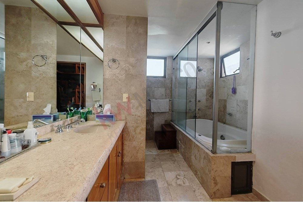18 de 45: Baño 1