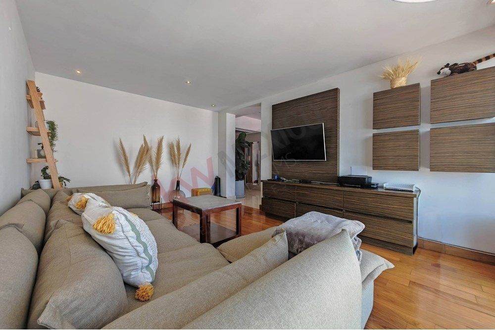 8 de 45: Family Room