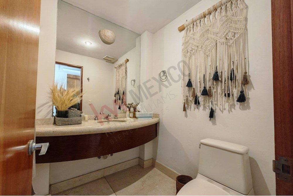 14 de 45: Baño de Visitas