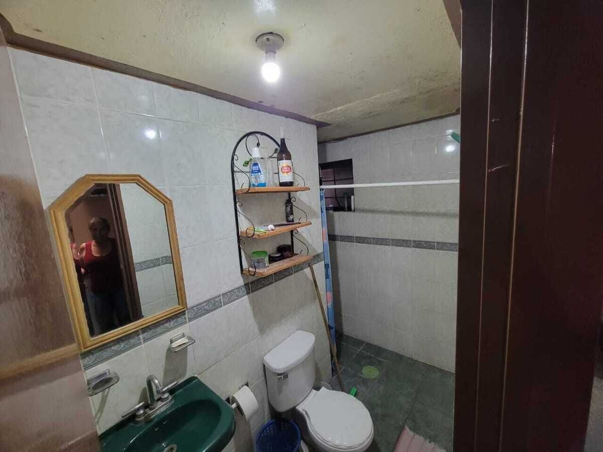 9 de 25: Baño completo en PB