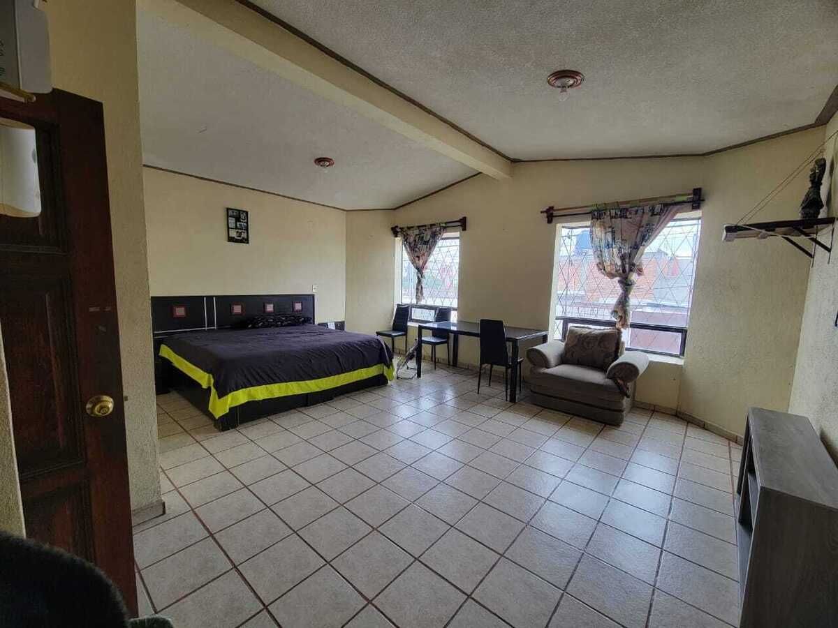 18 de 25: recamara principal AMPLISIMA  en 2do piso