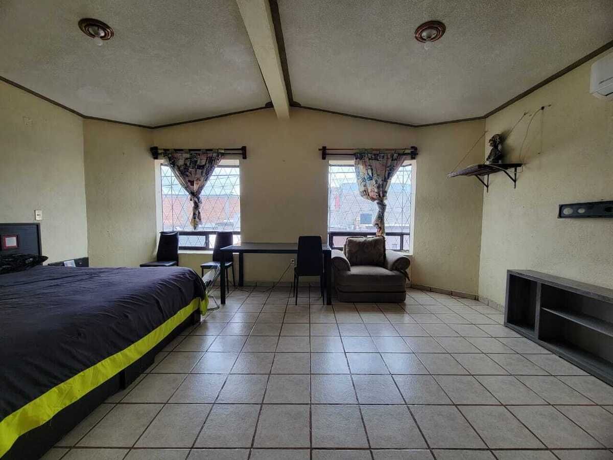 19 de 25: recamara principal AMPLISIMA  en 2do piso